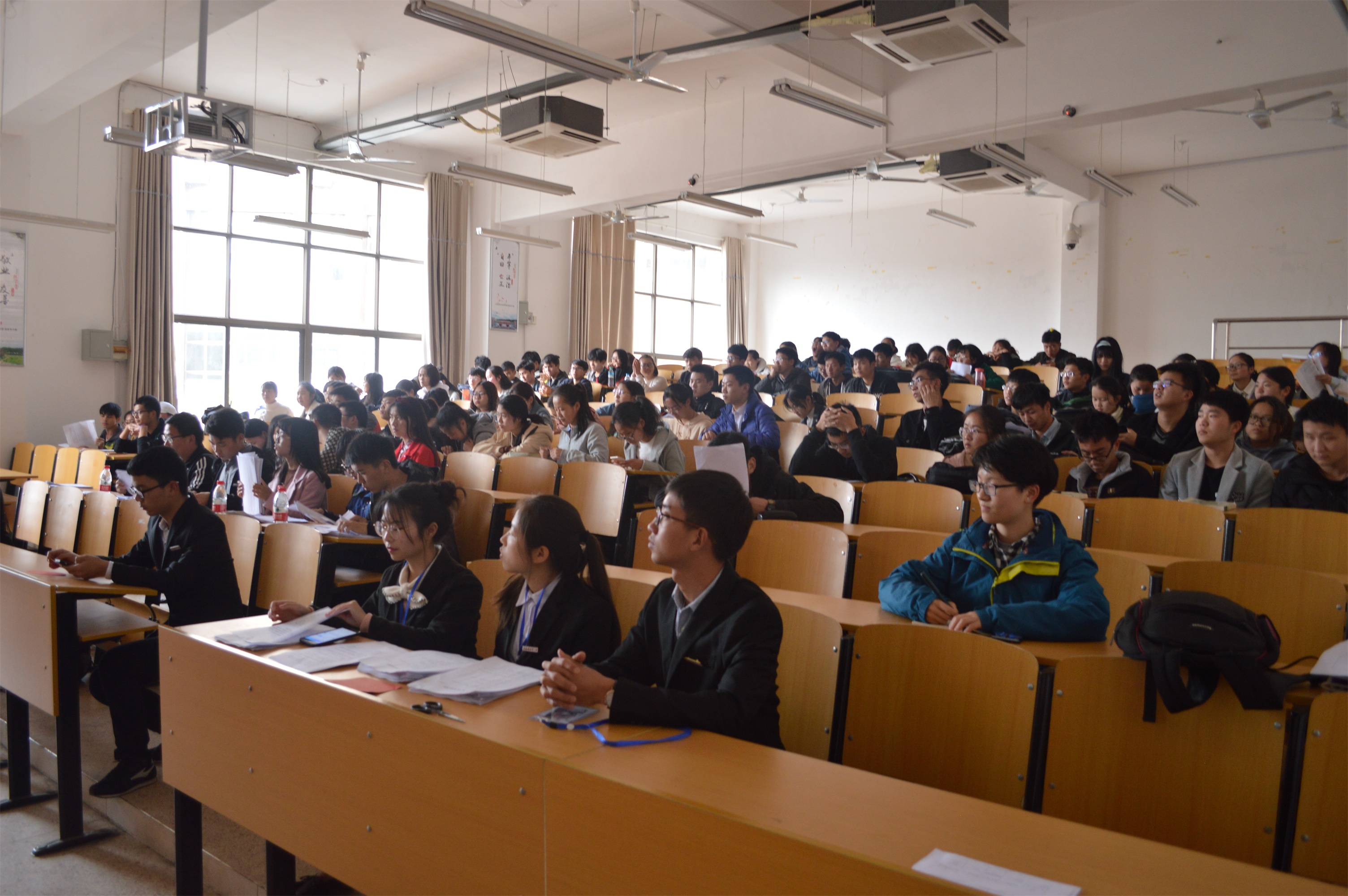 (本网讯:图/范俊康 文/吴雨欣)为进一步加强材料学院学子的心理素质